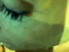 Jag böjer mig över Alineflavio för hemmagjord doggy orgasm