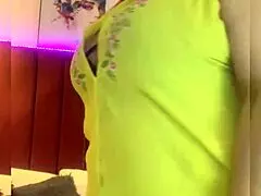 madura bbw en la cocina licking big tits