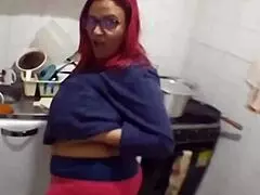 madura bbw en la cocina licking big tits