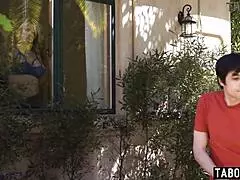 šokirani pastanak jebe milf maćehu Rachael Cavalli