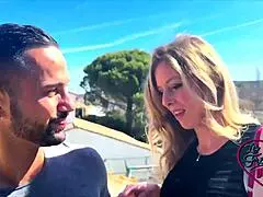 Kaunis blondi Aurbeaureal rakastaa isoa kalua sukissa - Wow!