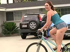 Mofozo com - Slim amateur, want a facial after riding your bike hard?