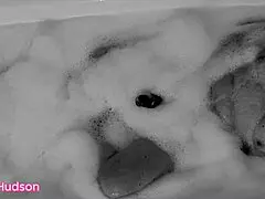 i play with toys in the bath, kity hudson