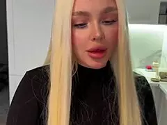 Man, this young landlady in stockings is desperate for a good pounding! 😜