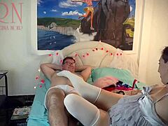 멋진 펠라치 메이드 흰 스타킹 신고 보지 문지르며 사정