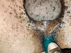 Yuki bereidt Kuro voor op anaal genot met toys en dikke pik