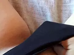 Vidím Gretalu v černém slipu tak smyslnou a chlupatou jako milfku