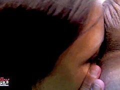 Rintava Kayla imee kovaa kyrvää ja nielaisee siemennesteen