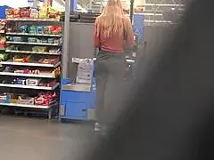 Blonde milf shows off her nice ass in spandex