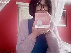 Chantal’s Trying Out Her New Sex Toy and Squirts Everywhere