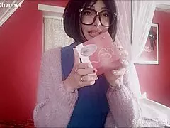 Chantal’s Trying Out Her New Sex Toy and Squirts Everywhere