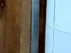 Me Caliento Cada Día Más Espiando A Mi Cuñada Cuando Se Baña