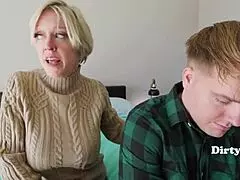 의붓아들 고민 마, 내 큰 엉덩이 가슴에 그냥 박아.