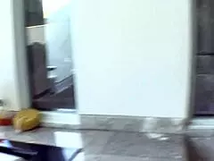 Lesbická cougar se ponoří hluboko s mladou 18+ holkou v horké seanci