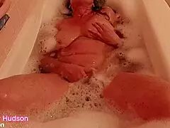 Kity Hudson's sexy bath time with her hairy beaver!