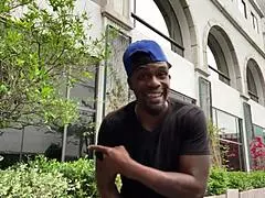 רום מייג'ור מזיין את קיידן קול התחתונית וזורם בתחת