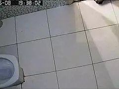 Hidden Camera Catches Chubby Neighbor Shaving Her Huge Pussy in Bath