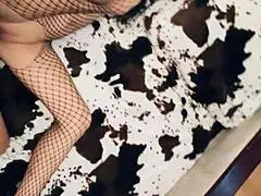 Milf-hustru lockar maken till anal i strumpbyxor