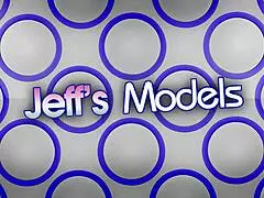 Gruba milfka Cameron Skye wciągnęła bbw Leilę Lewis w dziki trójkąt