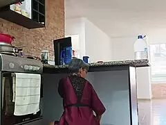 While my stepsister cleans the kitchen, I sneak in to bang her hard and spill my semen