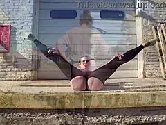 i'm flashin my huge asshole on the docks in these buttless pants, cute and curvy