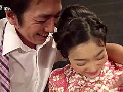 MILF Japonesa en Fiesta de Grupo Salvaje Sin Censura con Acción de Trío Caliente! 😍