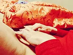 Chica Caliente Can't Wait To Masturbate Before Dinner