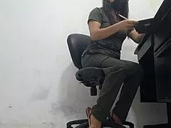 Feminine doctor masturbates for patient in hospital 😏