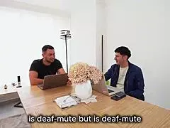 発情主婦熟女、大学生たちにクンニと正常位で後ろから犯される