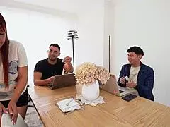 発情主婦熟女、大学生たちにクンニと正常位で後ろから犯される