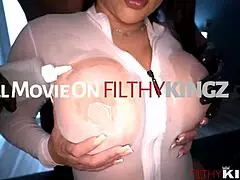 napaljena MILF Zoey Foxx dobi umazano masažo in trdo jebano!