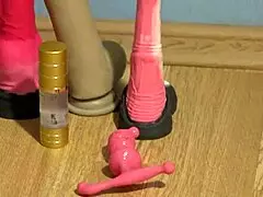 a beautiful ass turns on with anal plug. sexy brunette cums from huge dildo!