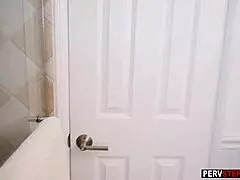 金髪熟女義母が継子にフェラでしっかり手伝い