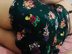 Ex saya dan saya kongkek di katil, sekarang sendirian dengan pantat besar dia 😏