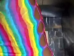 Knullade hyresvärds fru i hissen