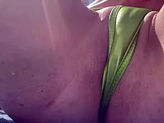 イタリア熟女がマイアミビーチでエロく楽しむ