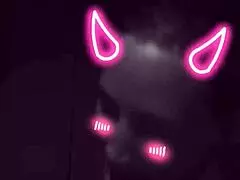 Oi, tuo iso kyrpä kieli pyörimässä ja sylkemässä Cody Royn pedolle?