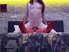 לא מאמינה שאחותי החורגת זיינה את החברה השנואה שלה במלון, זה היה כל כך פרוע ודומיננטי!