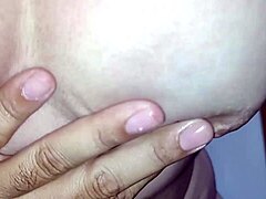 Το Σουλούπι Της Μικροκαμωμένης Λατίνας Αδερφής 18+ Καβαλάει τον Μικρό Μου Πούτσο 18+ για Κρεμαστί Χύσιμο