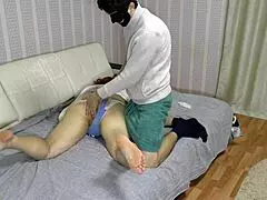 Milfka na masáži dostane prsa a prdel tvrdě prošukáno