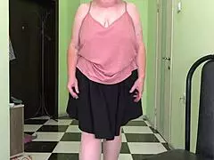 Mature MILF Jumps Rope!