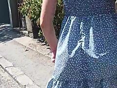 Tô pelada na rua exibindo bunda e corpo nu ao ar livre