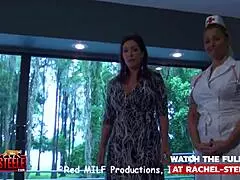 Milf1083 uživa u trojci, baš kako je doktor naredio