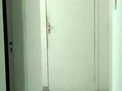 Jig Saw bu fantezi bölümünde sarışın milfi sikiyor