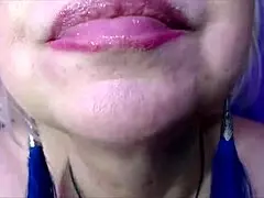 i feel so wild in this virtual bed with my curvy mature stepmommy squirting everywhere her dildo makes her scream and moan in the bedroom