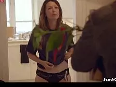 Glej Louise Meritz se sleče do pasu in da seskanje v tej epizodi.