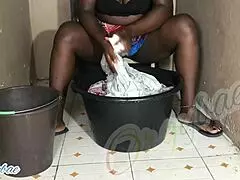 Как верная домохозяйка глажу белье на выходных в уютном доме