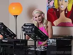 look at brittany andrews stuffing her juicy pussy and butt with that dildo, so sexy?