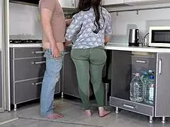 Mature Housewife Took Off Her Pants From Her Big Ass And Took A Penis In Anal