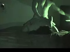 coloquei um camera escondida no quarto filmeu meu amante me comendo no escuro